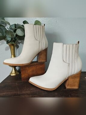 Marc Fisher Oshay Upper Leather Pointed Toe Block Heel Booties Ivory Size 7.5